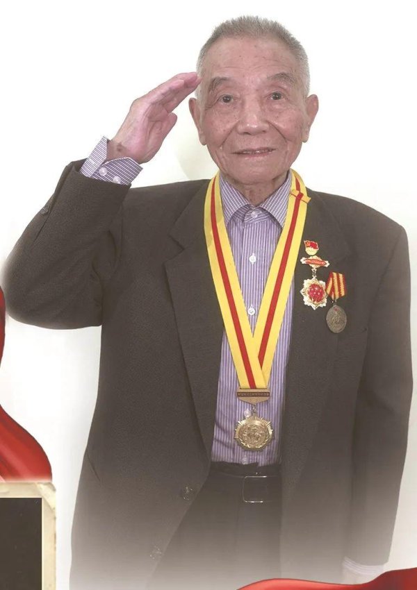 正规炒股配资 9岁加入儿童团, 95岁老兵唱起抗日儿歌瞬间泪目